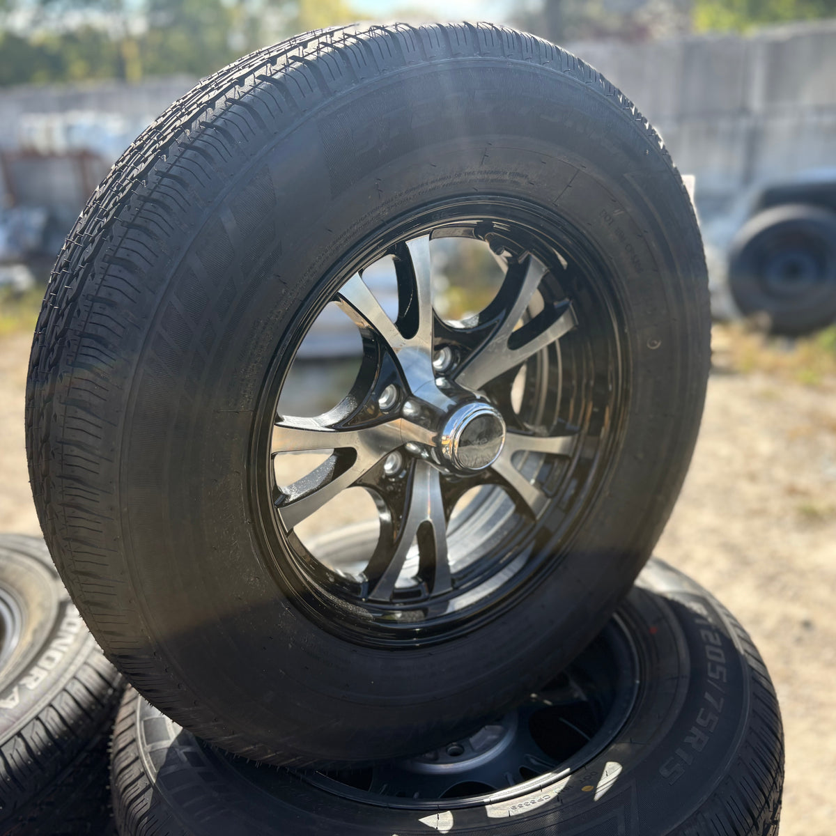 ST205/75R15 Load Range D Tire & Wheel Assembly — SA001 Black Lip Aluminum (915-545-136)