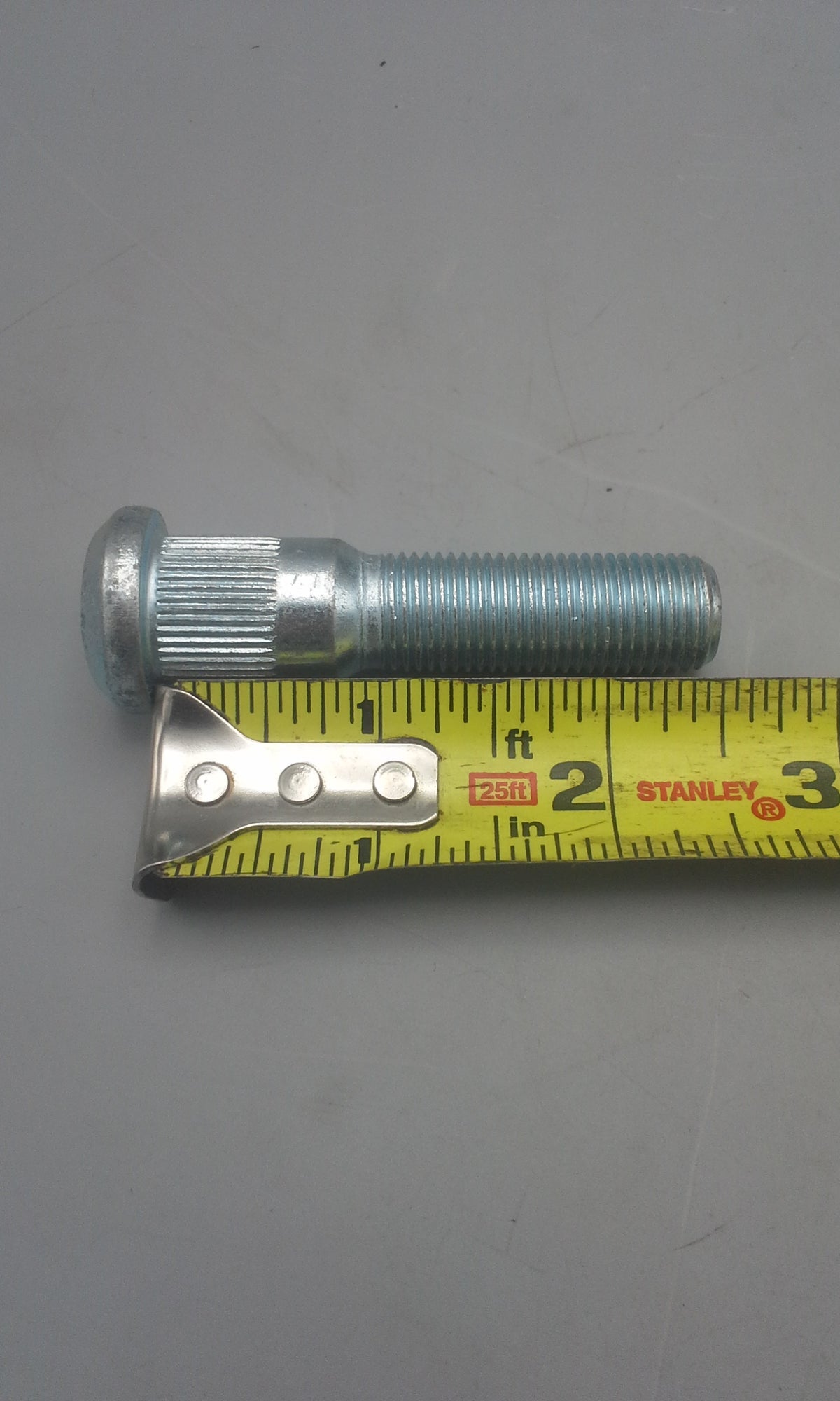 Wheel Stud 9/16"-18  x 2.5 x 0.69 Spline  (007-257-00)