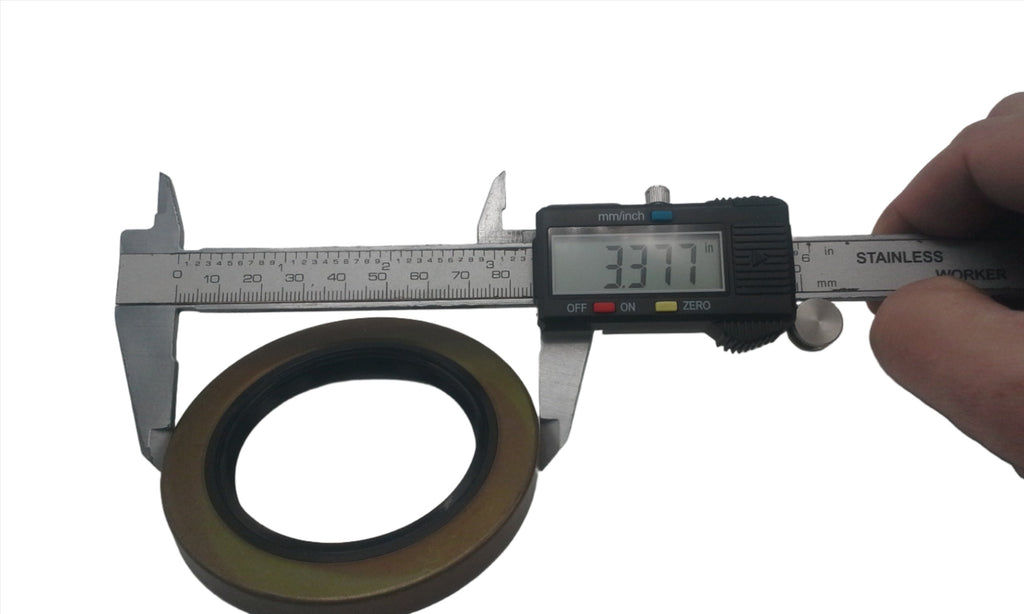 (4) 7000# Hub 8 x 6.5 1/2" Studs with Bearings (823109-KITX4)